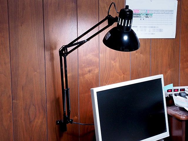 山田照明の「壁付用クランプ Z-A3」を試してみた | 物欲ガレージ